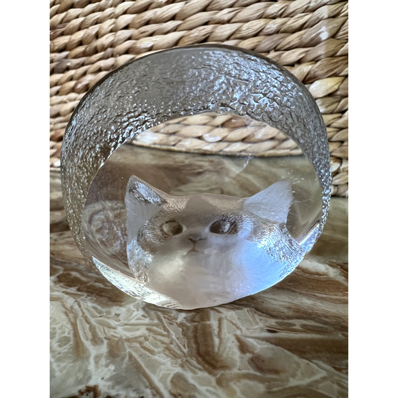 Mats Jonasson Swedish Lead Crystal Cut Cat Face Paperweight Signature Collection - Picture 3 of 5